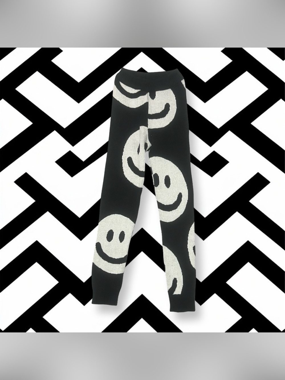 Little Man Happy Knit Leggings
Great condition 
1-2 years 
Black
Retail $136